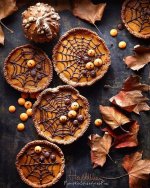 Pumpkin-Spiderweb-Pies.jpg