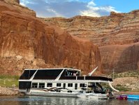 Houseboat 1.jpg
